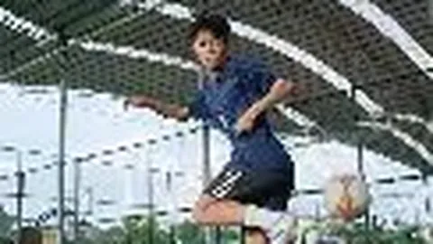 《足球场外风云！伊万-托尼酒吧斗殴被捕，太阳报揭秘惊人一幕》