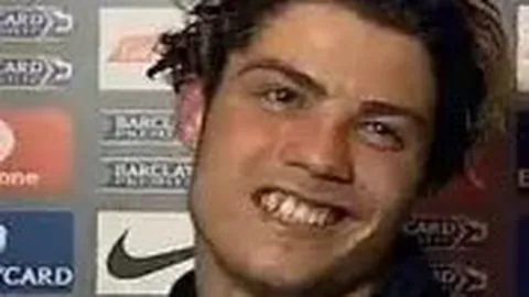 《电讯报独家揭秘：萨拉赫访谈背后，揭秘经纪人阿巴斯的神秘布局！》